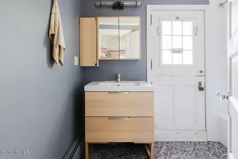 Bath - 168 Main St, Sheffield, MA 01257 photo 4 of 5
