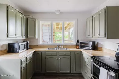 Kitchen - 168 Main St, Sheffield, MA 01257 photo 1 of 3