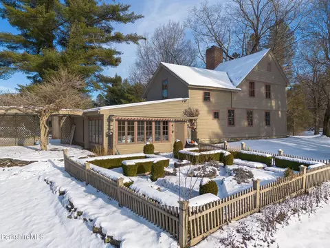 18 Goodrich St, Stockbridge, MA 01262