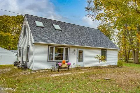 2 Walnut St, Great Barrington, MA 01230
