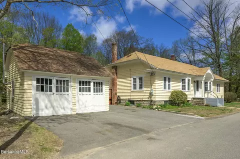 12 Riverfront St, Chester, MA 01011