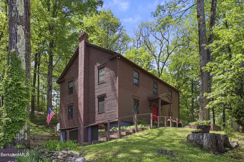 360 Housatonic St, Lenox, MA 01240