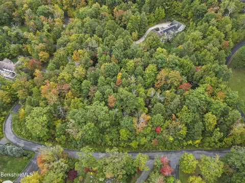 230 Chanterwood Rd, Lee, MA 01238