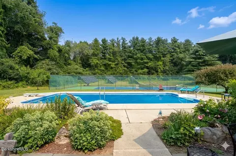 20 Cooper Rd, Great Barrington, MA 01230
