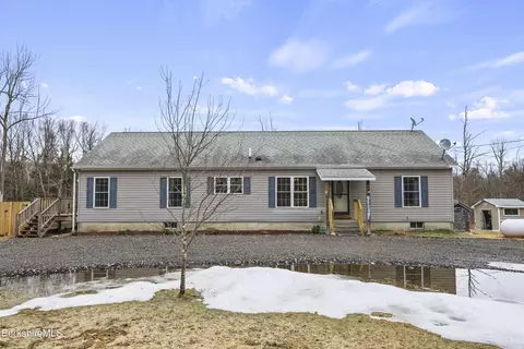 21 Kreutzer Rd, Peru, MA 01235