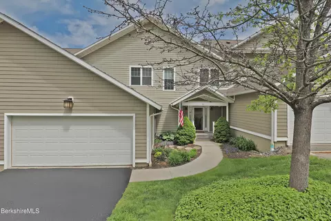 33 Alpine Trl, Pittsfield, MA 01201