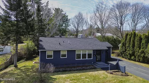 121 Berkshire Dr, Williamstown, MA 01267