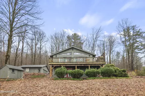 15 Reservoir Rd, Richmond, MA 01254