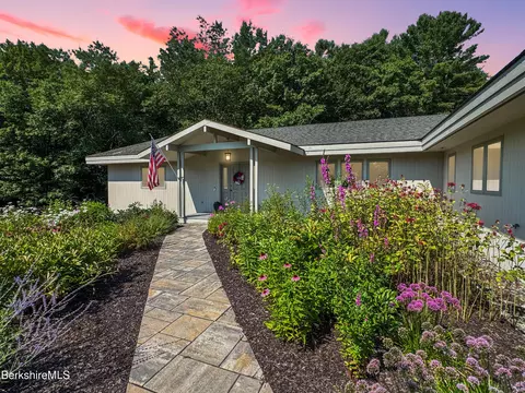 26 Westbrook Ter, Pittsfield, MA 01201