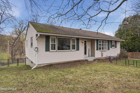 106 Ingalls Rd, Cheshire, MA 01225