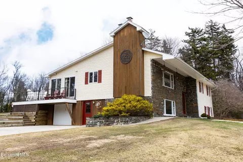 4 Birch Hill Rd, Peru, MA 01235