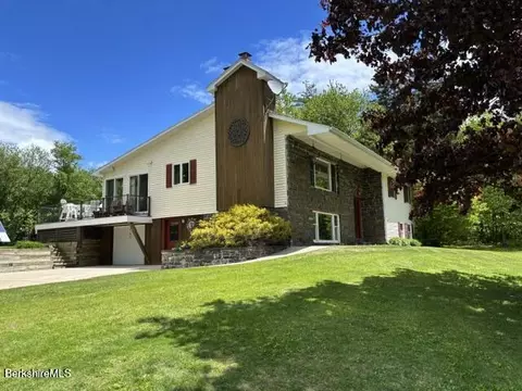 4 Birch Hill Rd, Peru, MA 01235