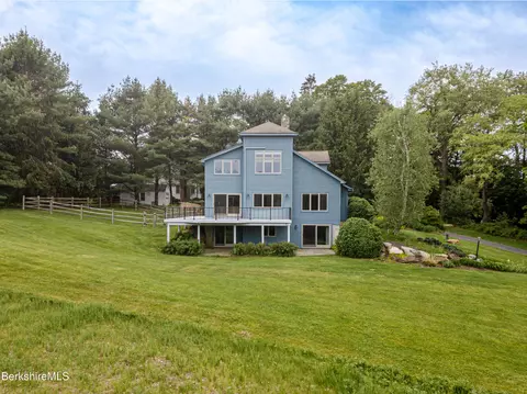 3 Townhouse Hill Rd, Egremont, MA 01252