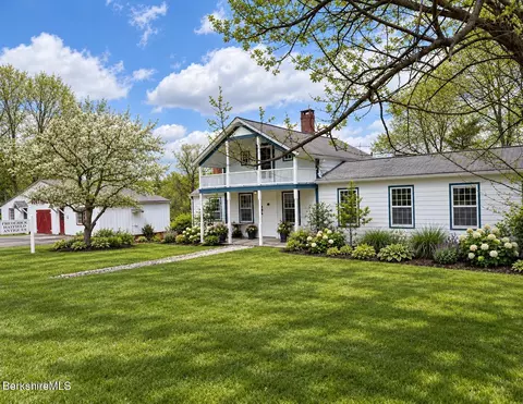 107 S Main St, Sheffield, MA 01257