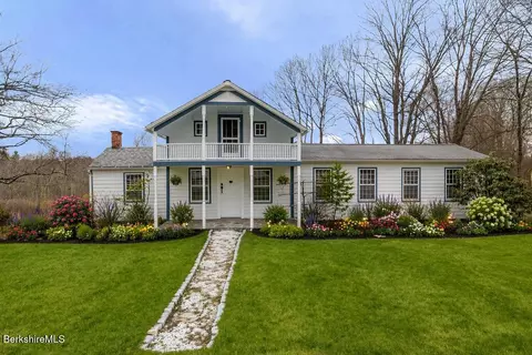 107 S Main St, Sheffield, MA 01257