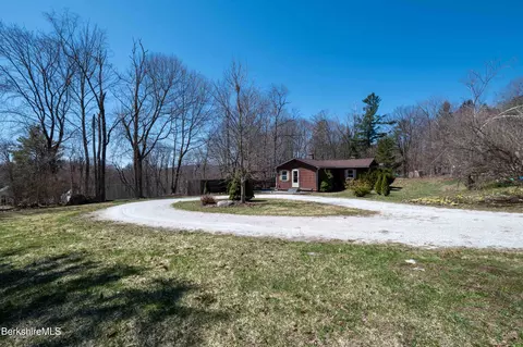 28 Adell St, Pittsfield, MA 01201