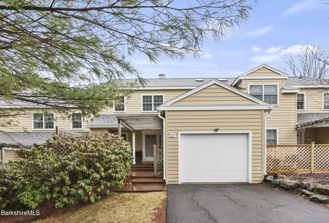 1136 Barker Rd #27, Pittsfield, MA 01201