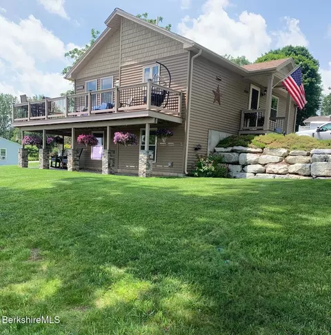 200 Narragansett Ave, Lanesborough, MA 01237