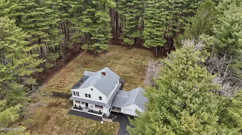 303 Housatonic St, Lenox, MA 01240
