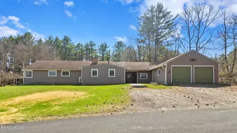 4 Fox Meadow Ln, Stockbridge, MA 01262