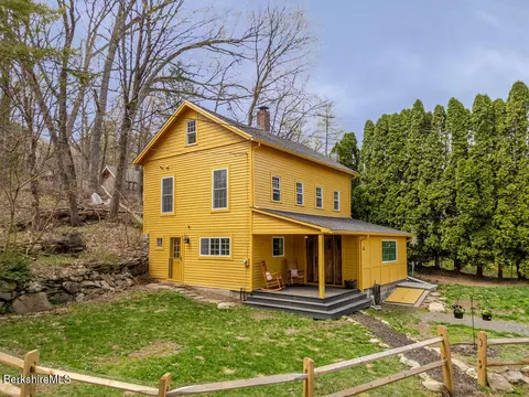 43 Hart St, Housatonic, MA 01236