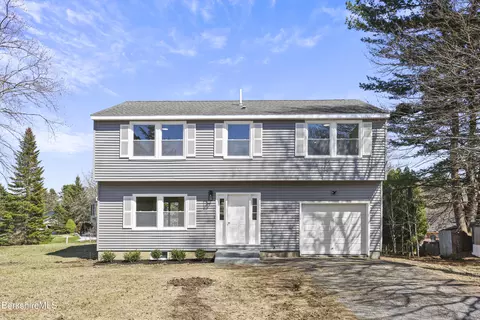 14 Donovan St, Pittsfield, MA 01201