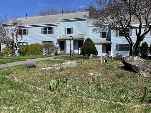 2 Rolling Hls # -4, Lenox, MA 01240