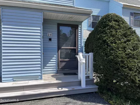 Exterior - 2 Rolling Hls # -4, Lenox, MA 01240 photo 2 of 5
