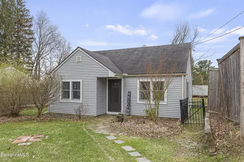 9 Leslie Ave, Lanesborough, MA 01237