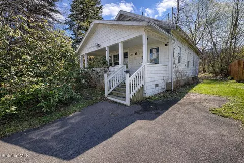 11 Allengate Ave, Pittsfield, MA 01201