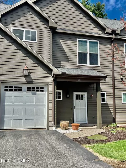 28 Evergreen Trl #28, Lenox, MA 01240