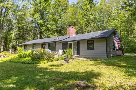 50 Beach Rd, Becket, MA 01223