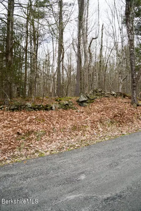 0 Otis Rd, Tolland, MA 01034