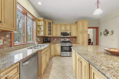 Kitchen - 31 Fox Run St, Lee, MA 01238 photo 3 of 5