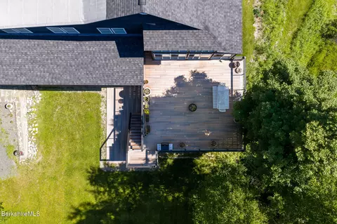 Exterior - 400 Rathbun Rd, Hancock, MA 01237 photo 1 of 8