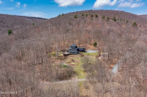 400 Rathbun Rd, Hancock, MA 01237