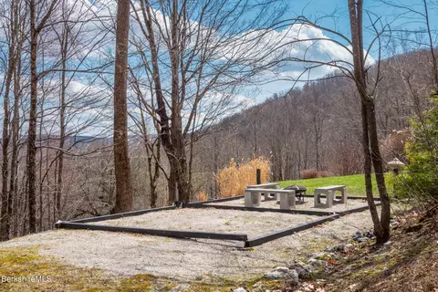 Exterior - 400 Rathbun Rd, Hancock, MA 01237 photo 6 of 8