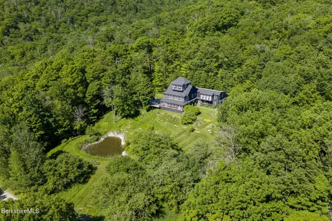 400 Rathbun Rd, Hancock, MA 01237