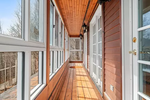 Exterior - 400 Rathbun Rd, Hancock, MA 01237 photo 4 of 8