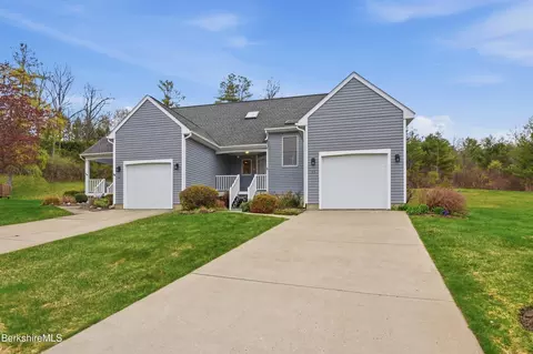 53 Walden Ln, Pittsfield, MA 01201