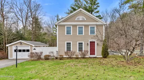 9 Interlaken Rd, Stockbridge, MA 01262