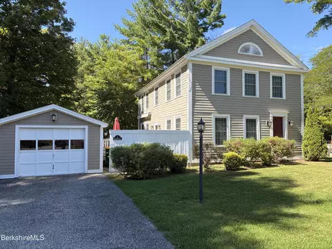 9 Interlaken Rd, Stockbridge, MA 01262