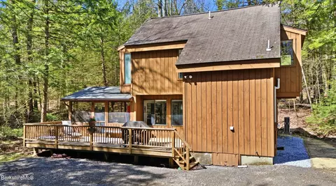 311 Tamarack Trl, Sandisfield, MA 01255