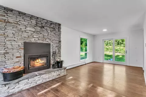 Living - 449 High St Hill Rd, Windsor, MA 01270 photo 4 of 8