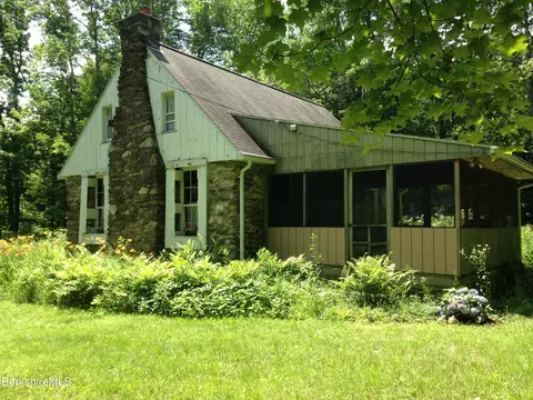 471 Benton Hill Rd, Becket, MA 01223