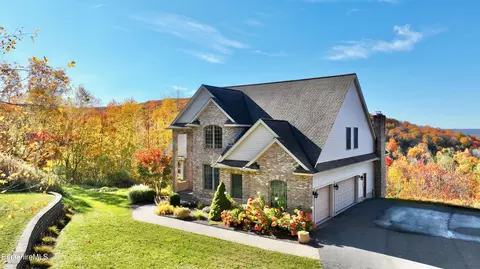 201 Chanterwood Rd, Lee, MA 01238