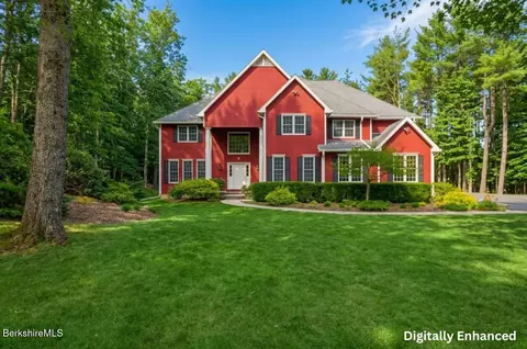 9 Eastbrook Ln, Pittsfield, MA 01201