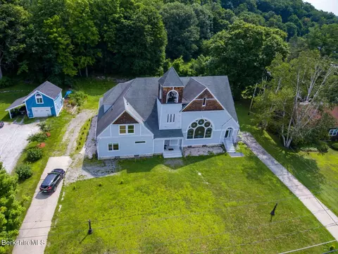 160 High St, Lee, MA 01238