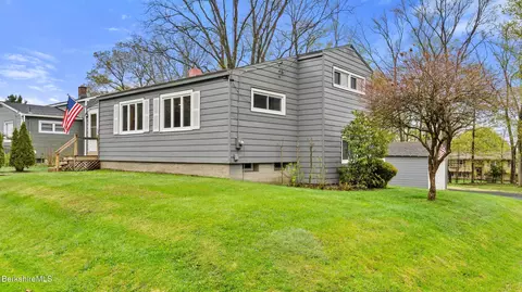 86 Broadview Ter, Pittsfield, MA 01201