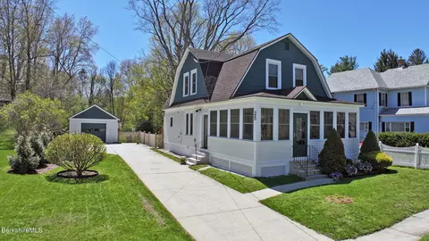 25 Taylor St, Pittsfield, MA 01201